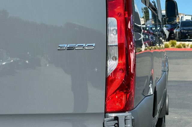 Used 2024 Mercedes-Benz Sprinter 3500 image 32