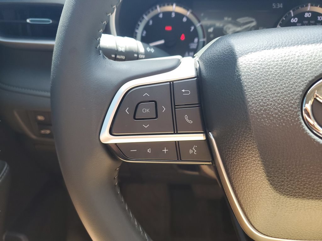 Used 2025 Toyota Highlander XLE FWD image 20