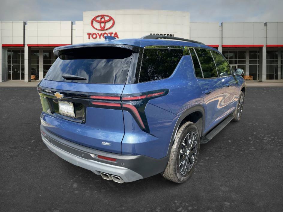 Used 2025 Chevrolet Traverse LT w/ Sun and Wheel Package FWD image 5
