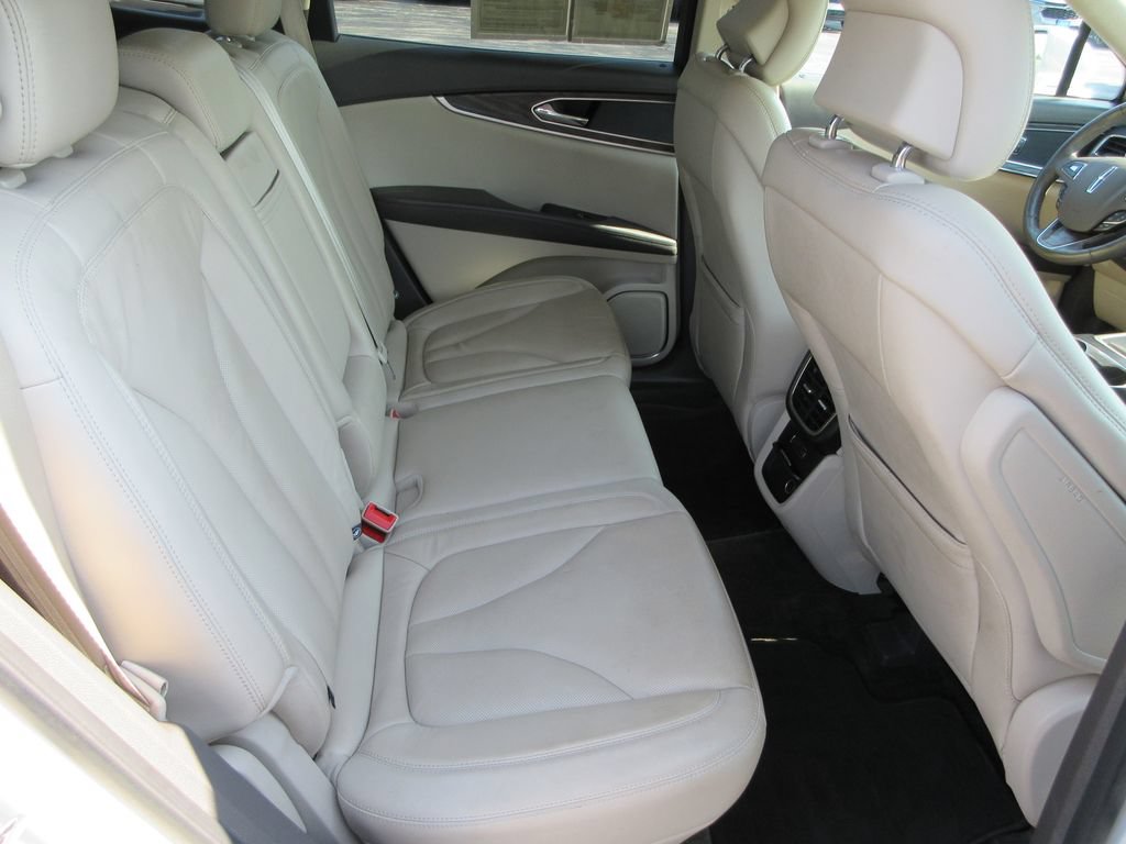 Used 2018 Lincoln MKX Reserve w/ Driver Assistance Package FWD image 17