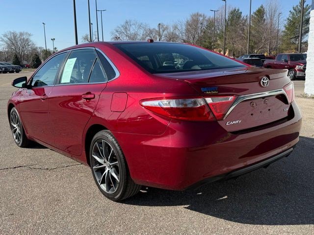 Used 2015 Toyota Camry XSE w/ Moonroof Package image 3