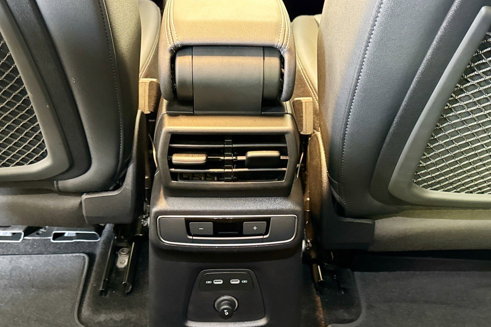 Used 2025 Audi Q4 e-tron Premium w/ Convenience Package image 24