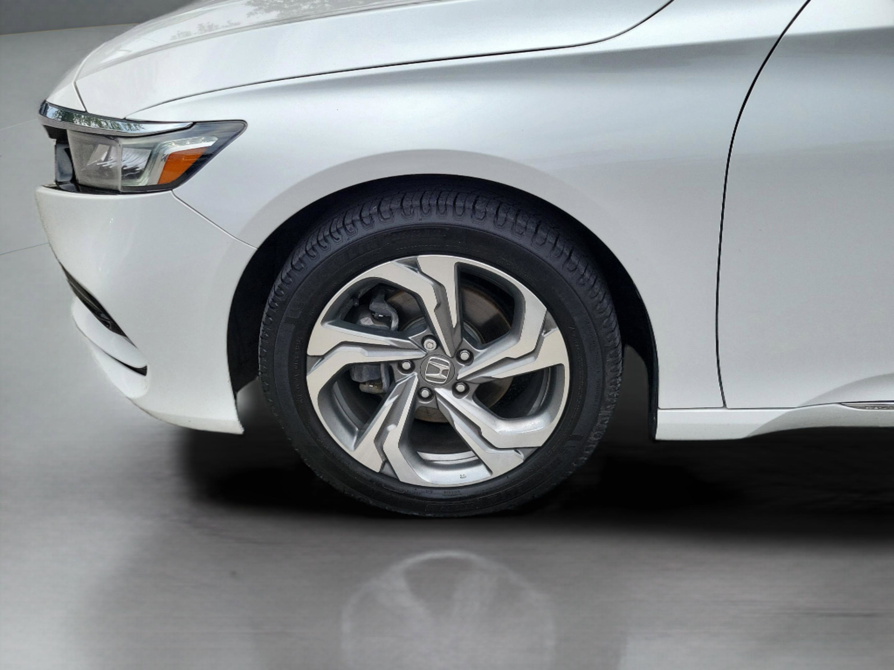 Used 2018 Honda Accord EX image 32