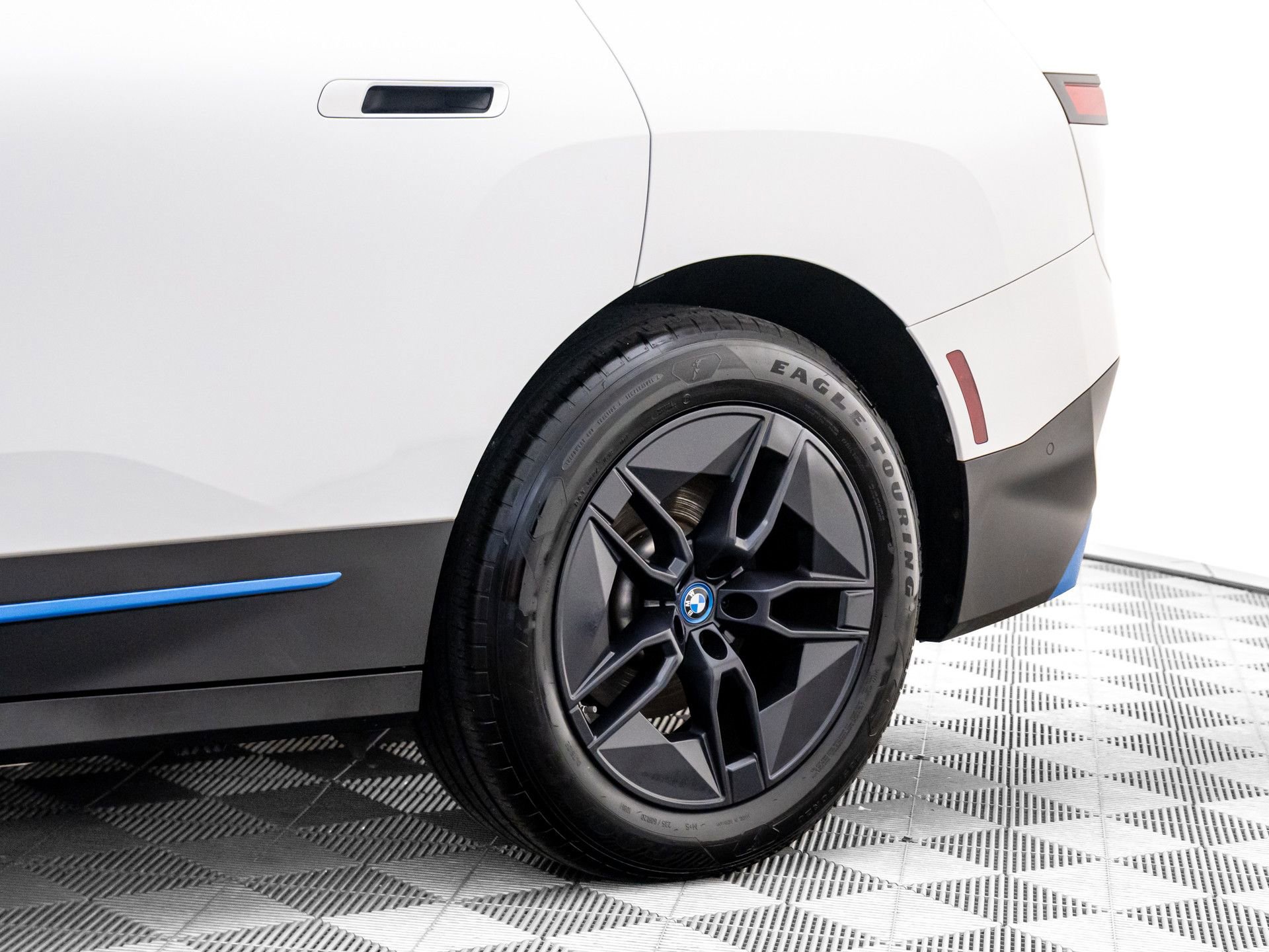 Used 2024 BMW iX xDrive50 w/ Convenience Package image 35