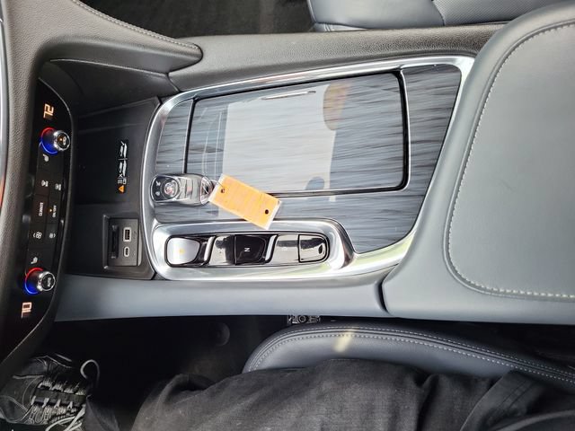 Used 2023 Buick Enclave Essence AWD/4WD image 24