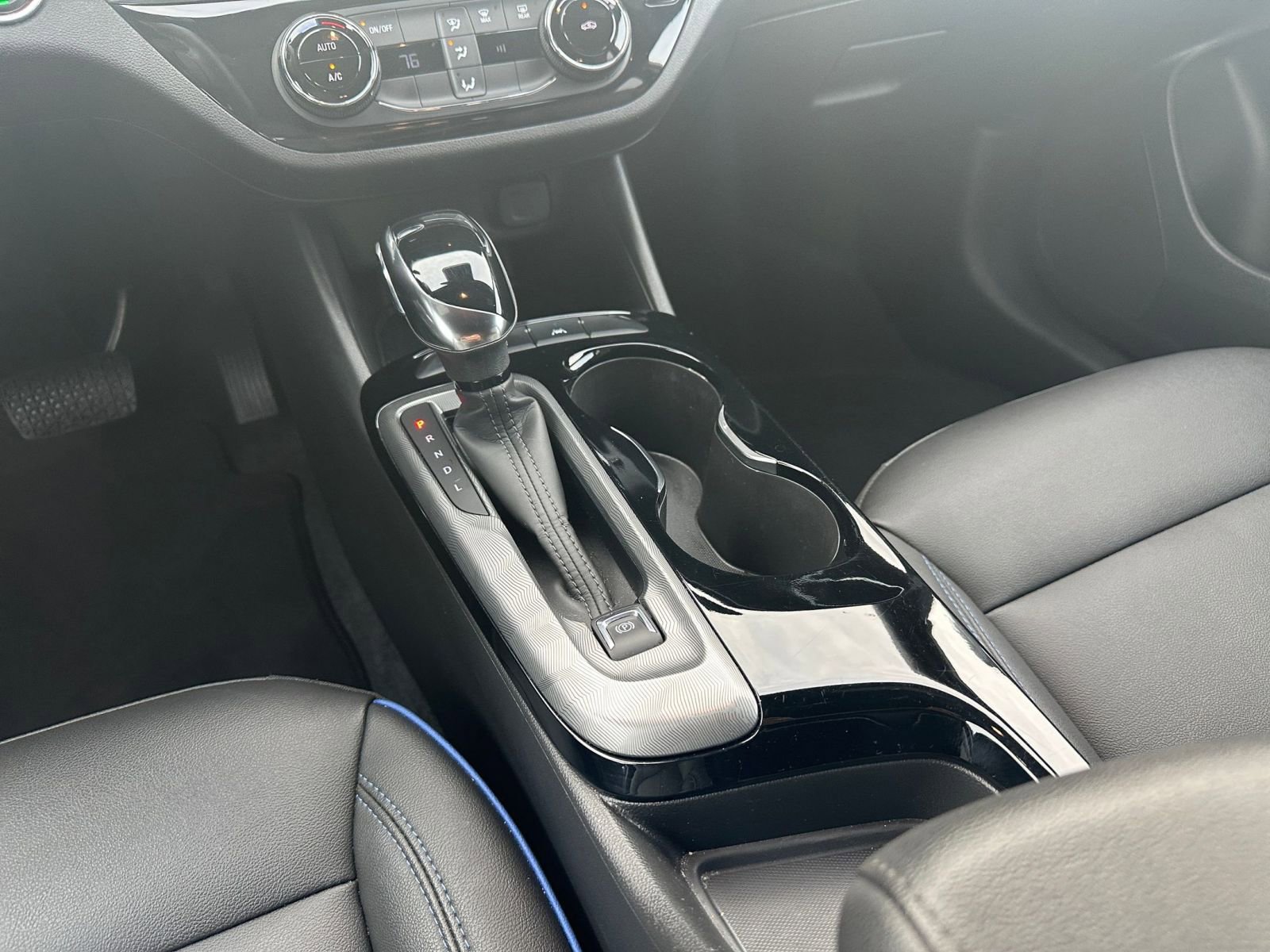 Used 2025 Buick Envista Sport Touring image 39