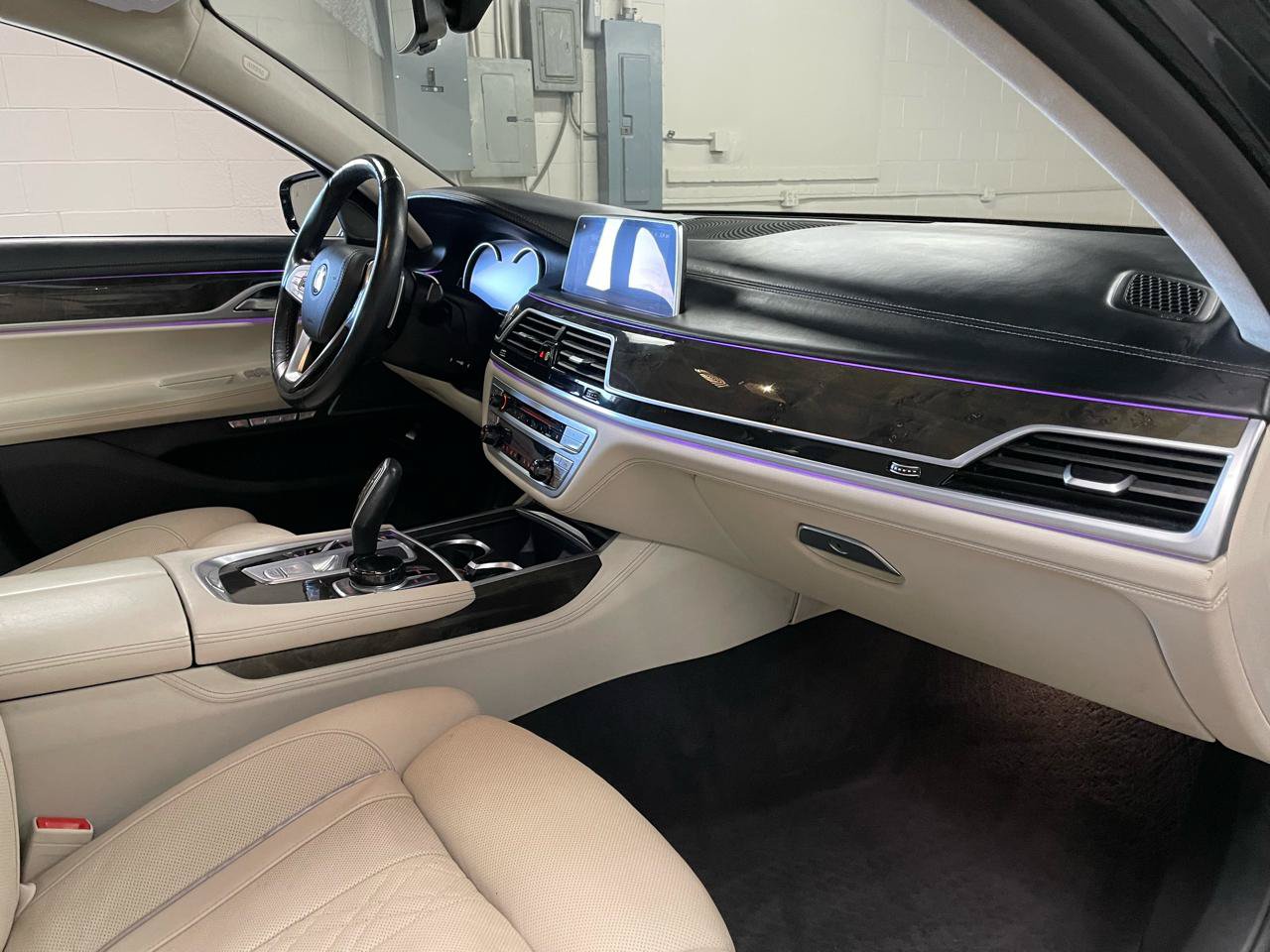 Used 2018 BMW 750i xDrive AWD/4WD image 13