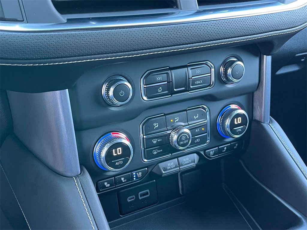 Used 2024 GMC Yukon XL SLT image 34