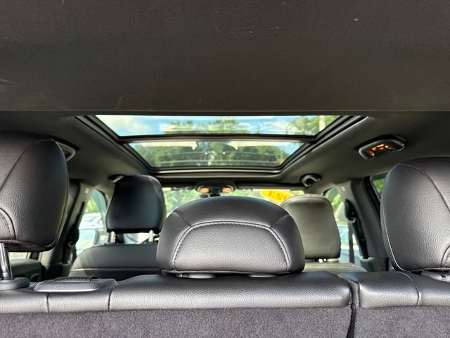 Used 2023 Jeep Compass Latitude w/ Sun and Sound Group AWD/4WD image 9