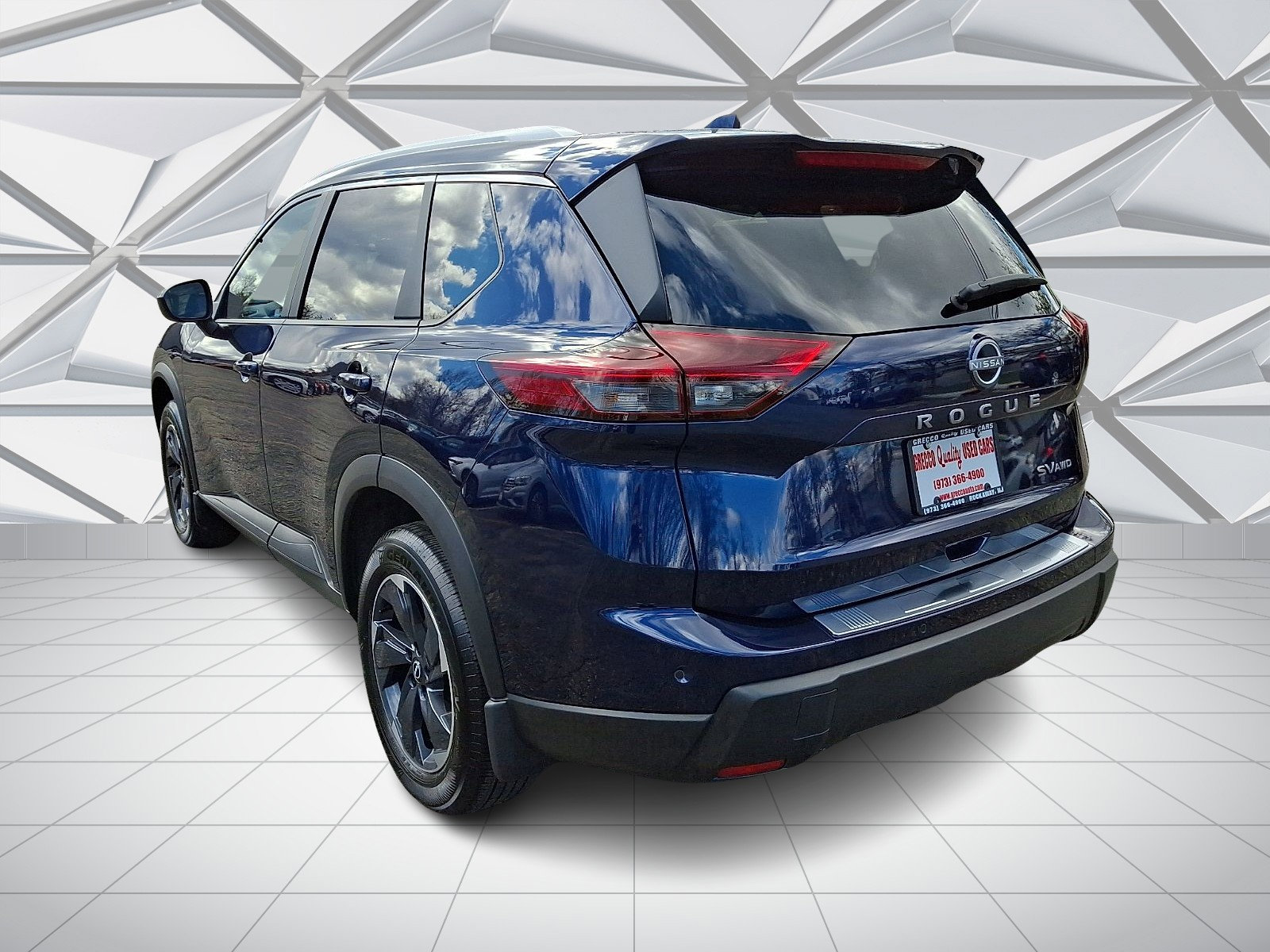 Used 2024 Nissan Rogue SV w/ SV Premium Package image 7