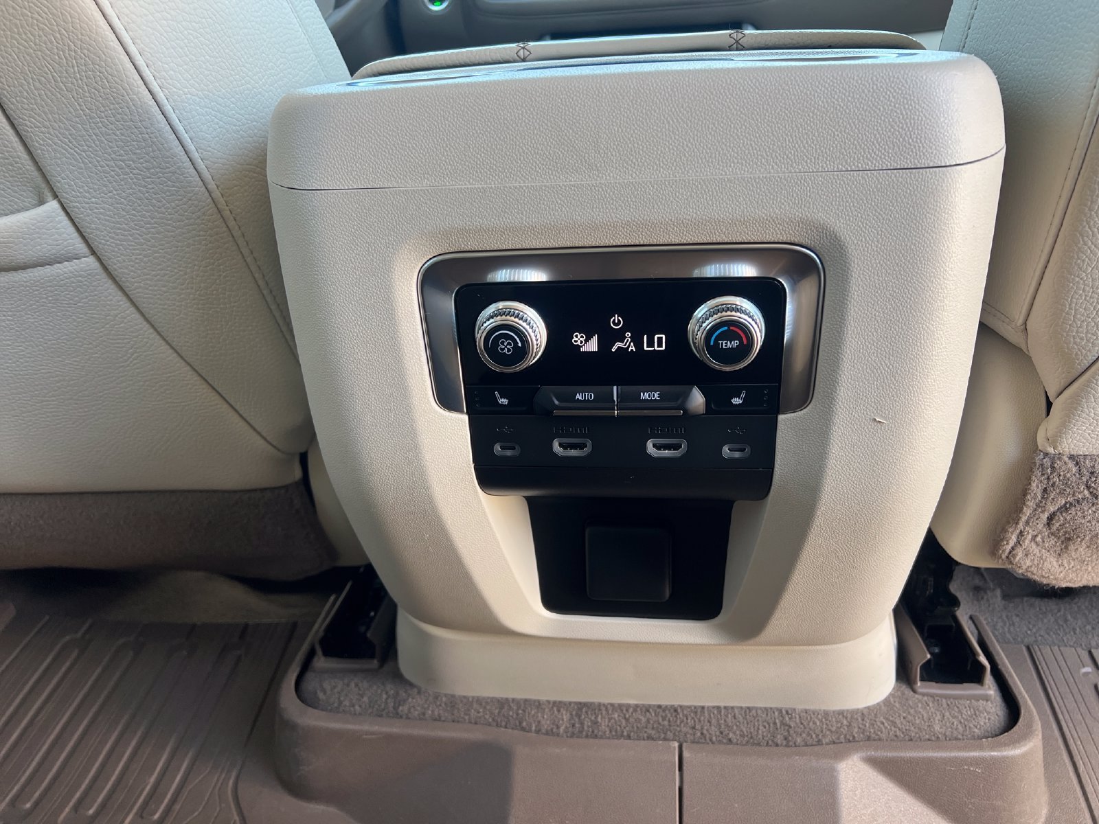 Used 2021 GMC Yukon Denali w/ LPO, Illumination Package AWD/4WD image 38