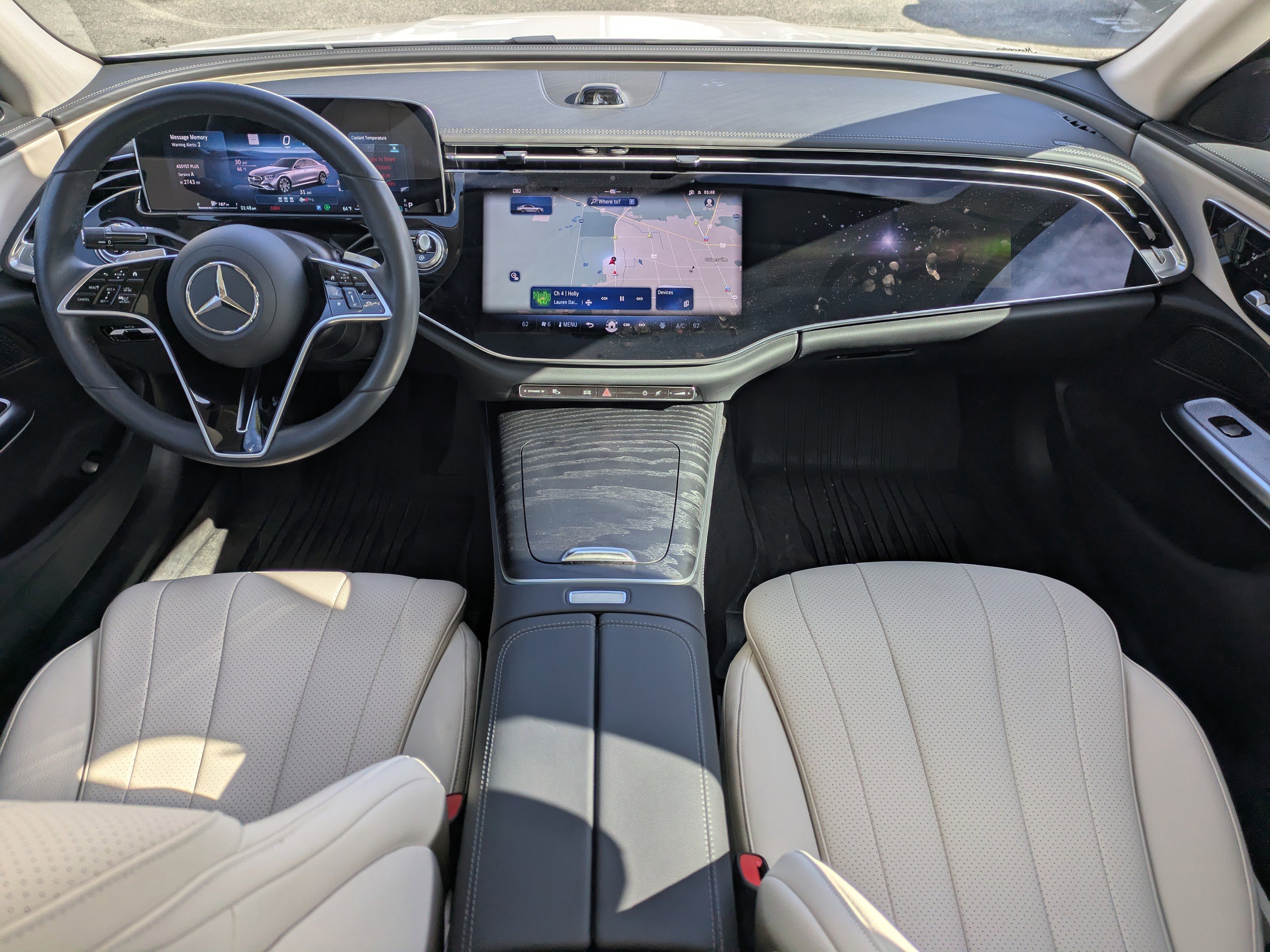 Used 2025 Mercedes-Benz E 350 4MATIC Sedan image 2