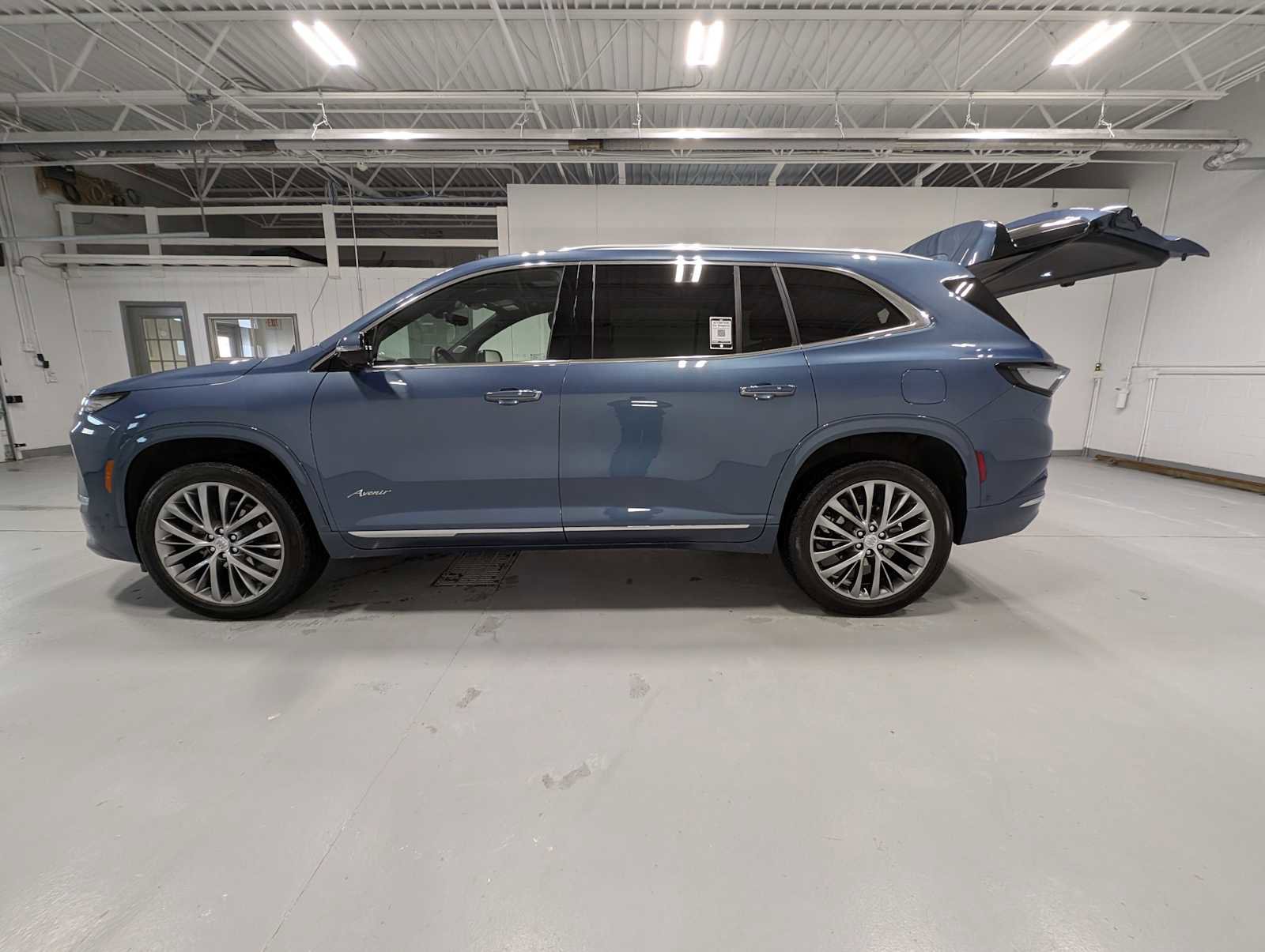 Certified 2025 Buick Enclave Avenir w/ Super Cruise Package image 12