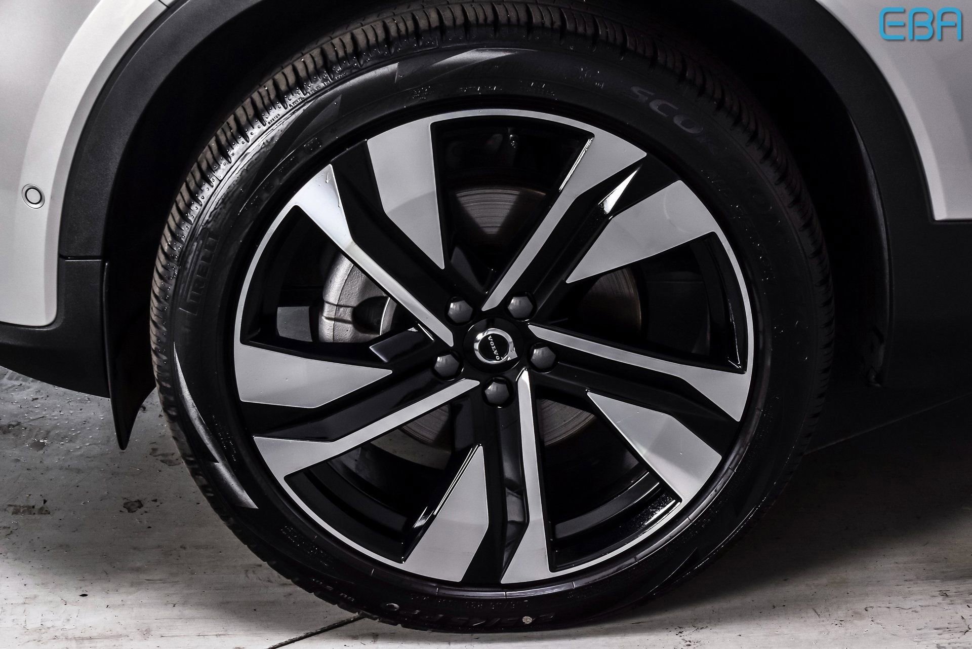 Used 2025 Volvo XC40 B5 Plus image 10