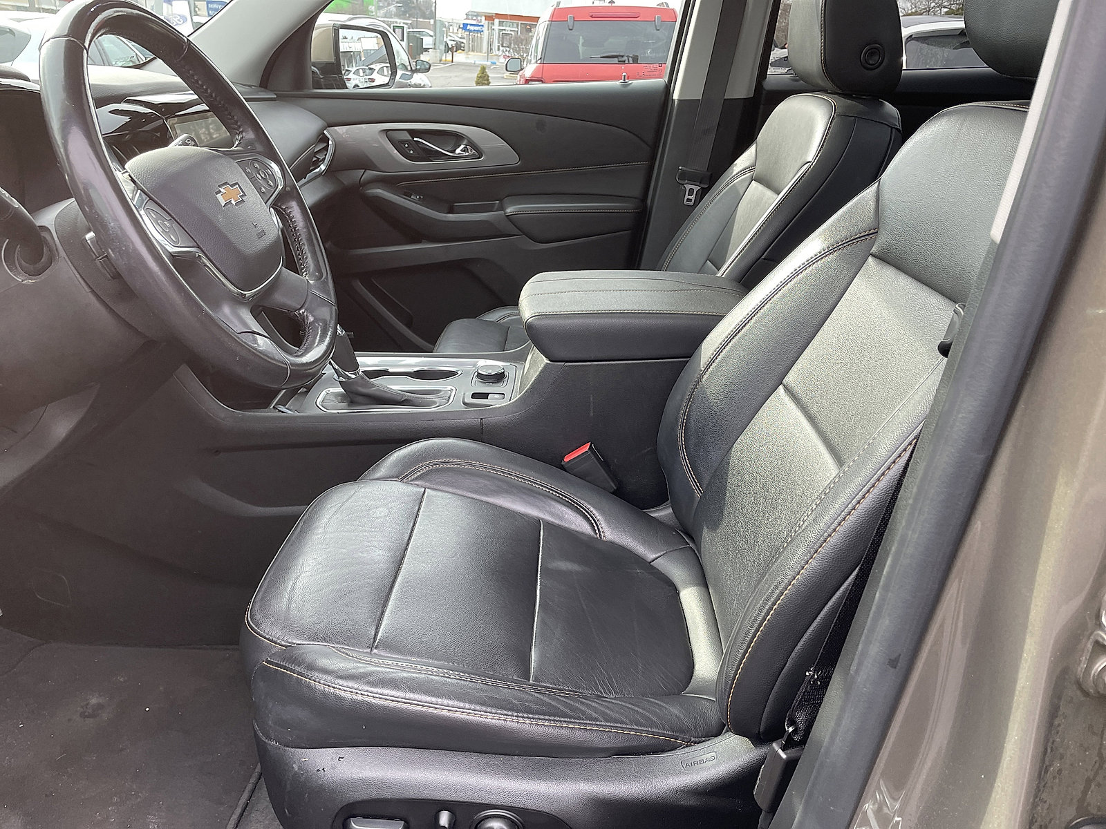 Used 2020 Chevrolet Traverse LT w/ LT Premium Package image 3