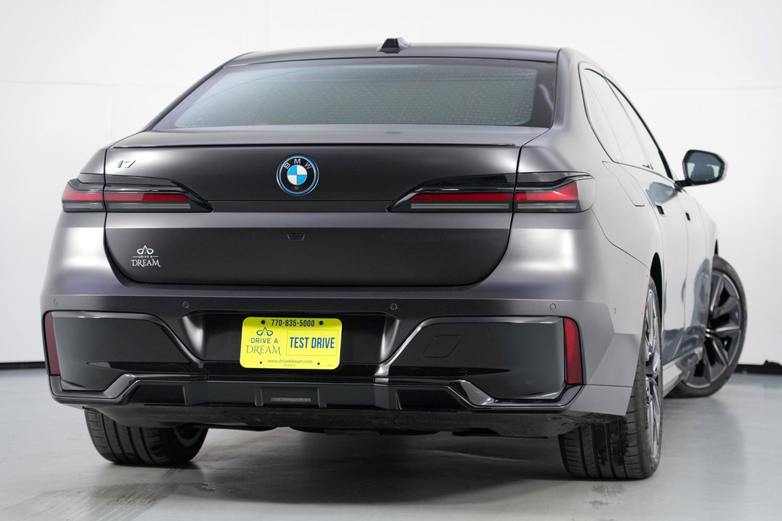 Used 2023 BMW i7 xDrive60 w/ Parking Assistance Package image 5
