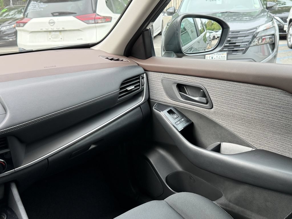 Used 2023 Nissan Rogue SL w/ SL Premium Package AWD/4WD image 16