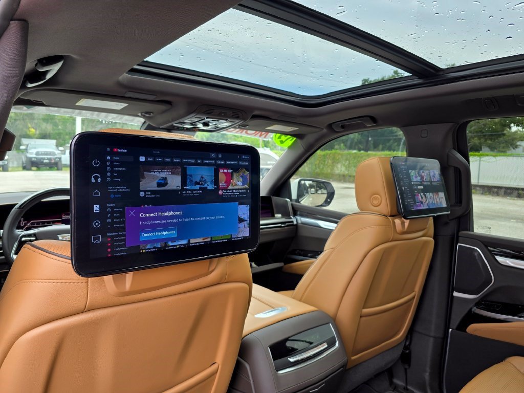 Used 2025 Cadillac Escalade ESV Premium Luxury w/ LPO, Radiant Package AWD/4WD image 41