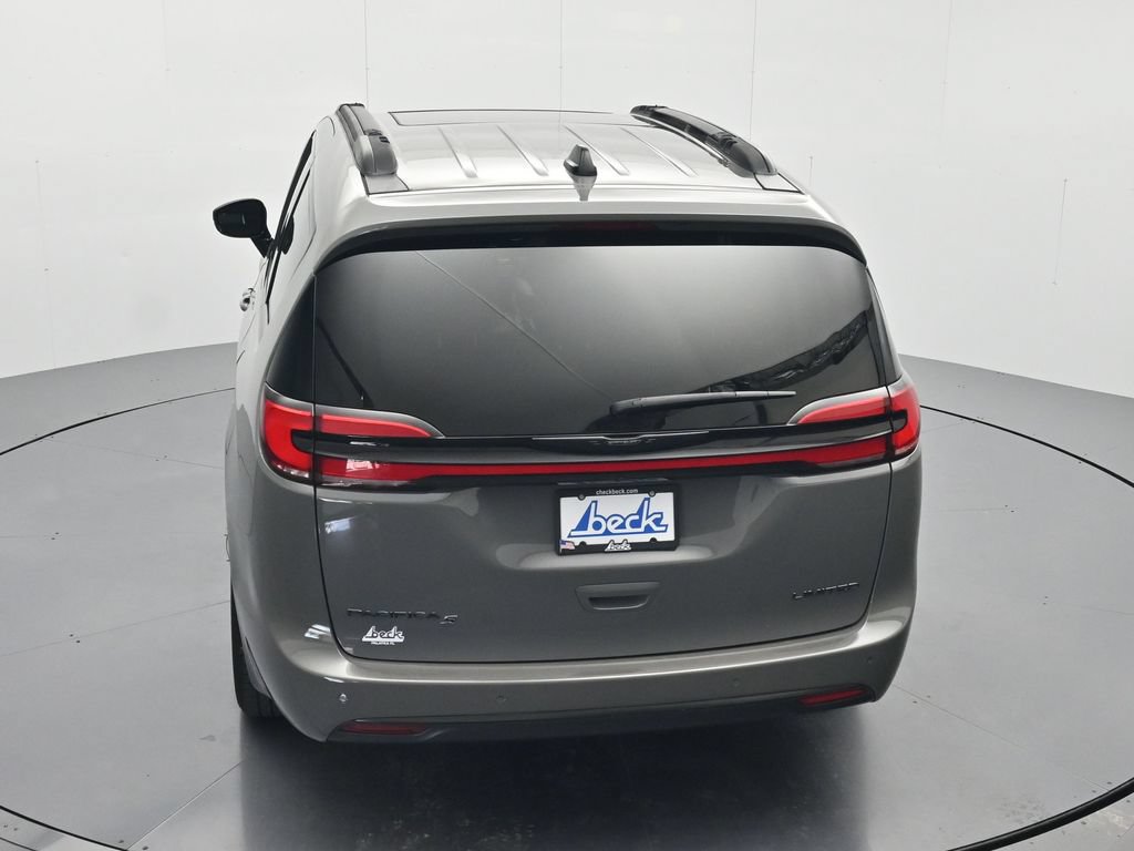 Used 2025 Chrysler Pacifica Limited FWD image 34