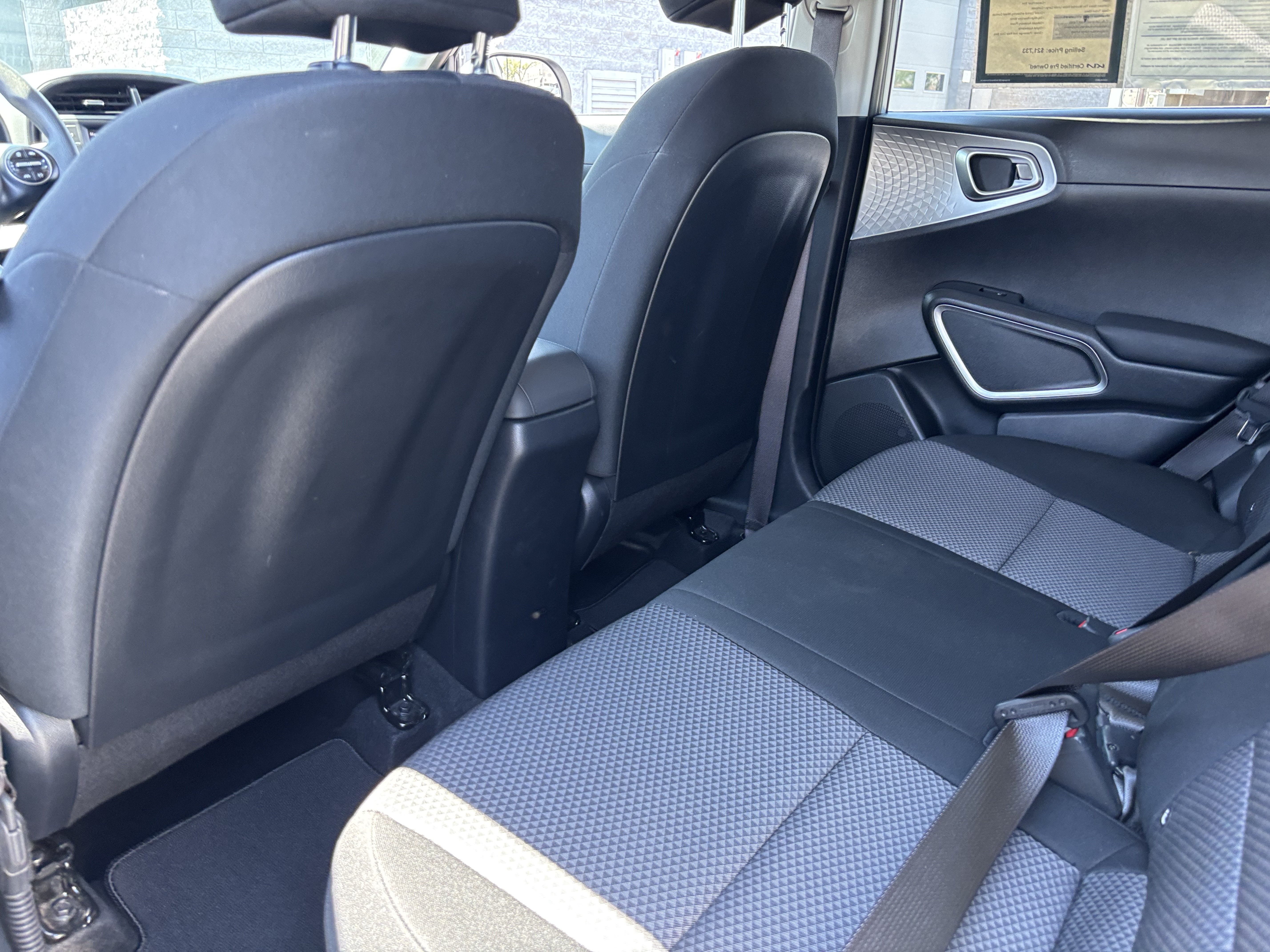 Certified 2025 Kia Soul LX w/ LX Technology Package FWD image 15