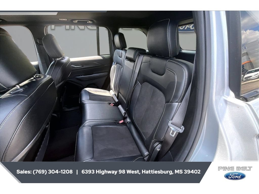 Used 2023 Jeep Grand Cherokee Altitude AWD/4WD image 19
