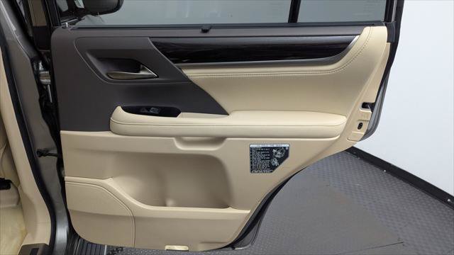 Used 2018 Lexus LX 570 4WD image 19