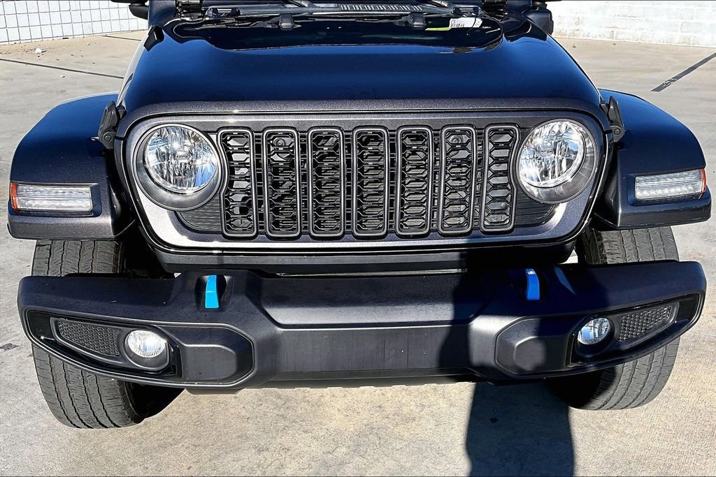 Used 2024 Jeep Wrangler Unlimited image 29