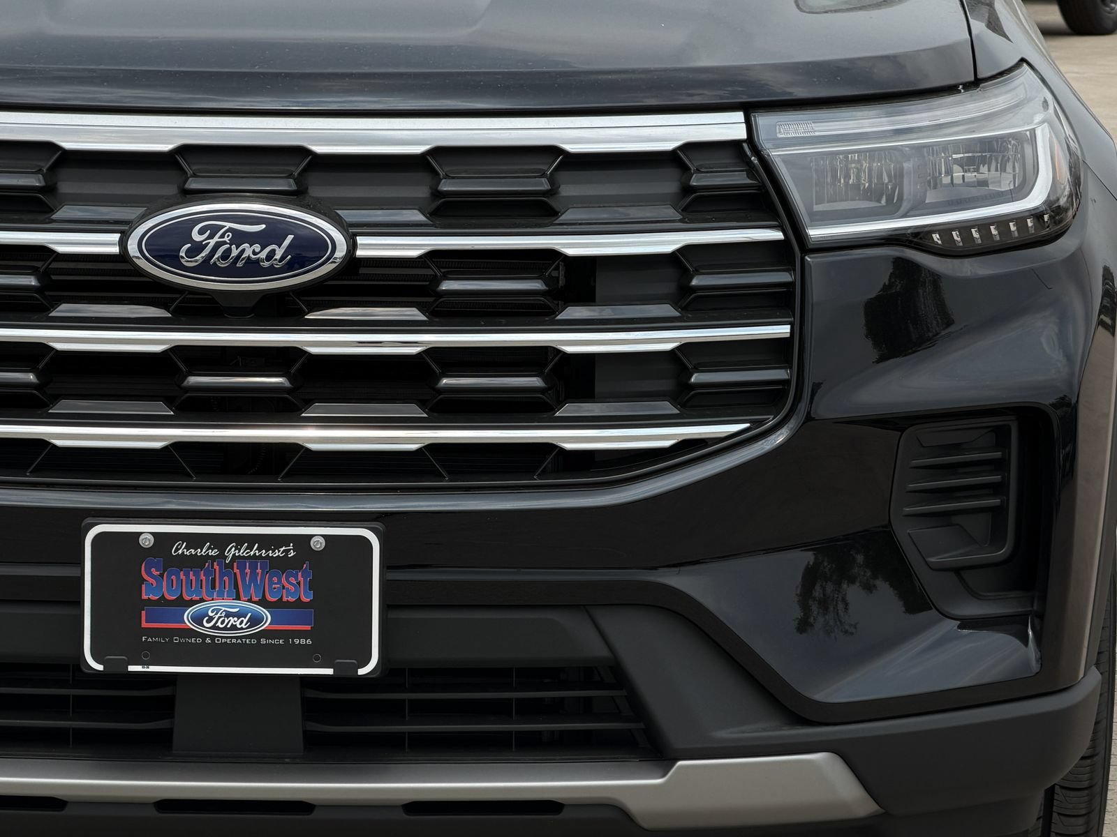 New 2026 Ford Explorer Active RWD image 7