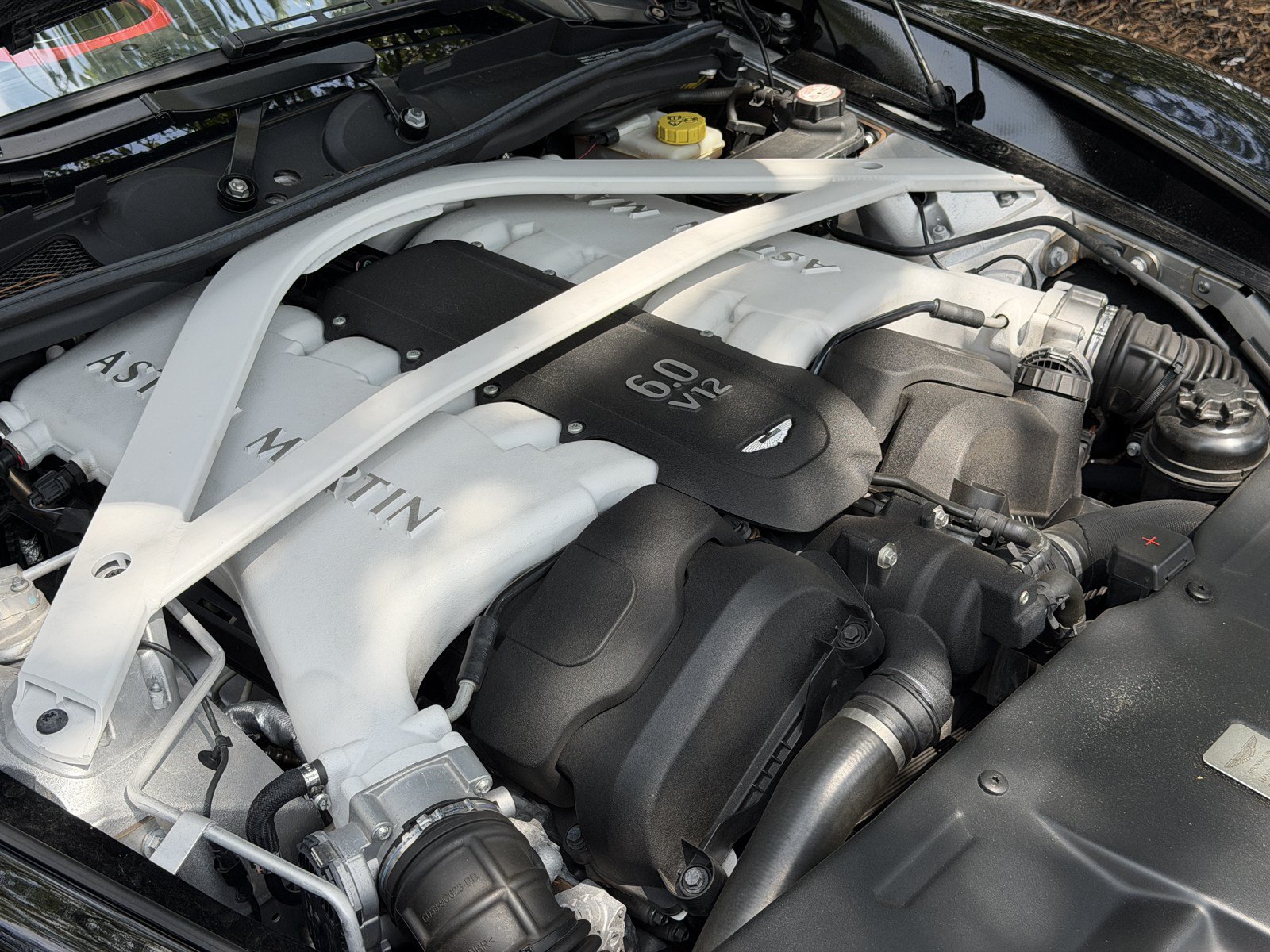 Used 2014 Aston Martin Vanquish Coupe RWD image 19