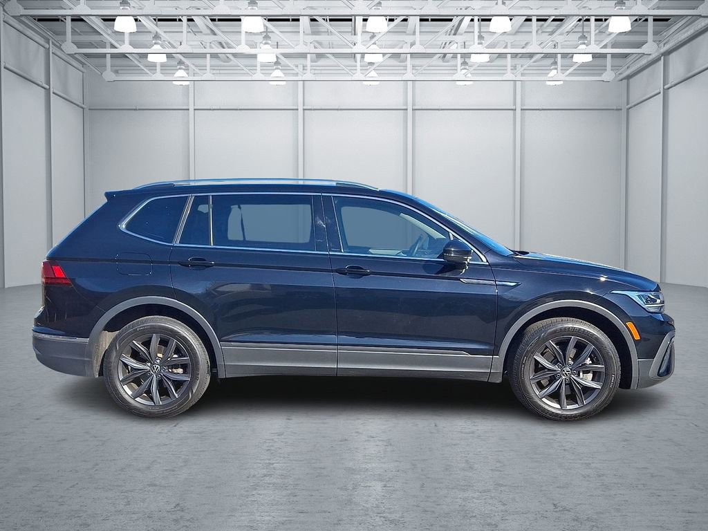 Certified 2022 Volkswagen Tiguan SE w/ Panoramic Sunroof Package AWD/4WD image 7