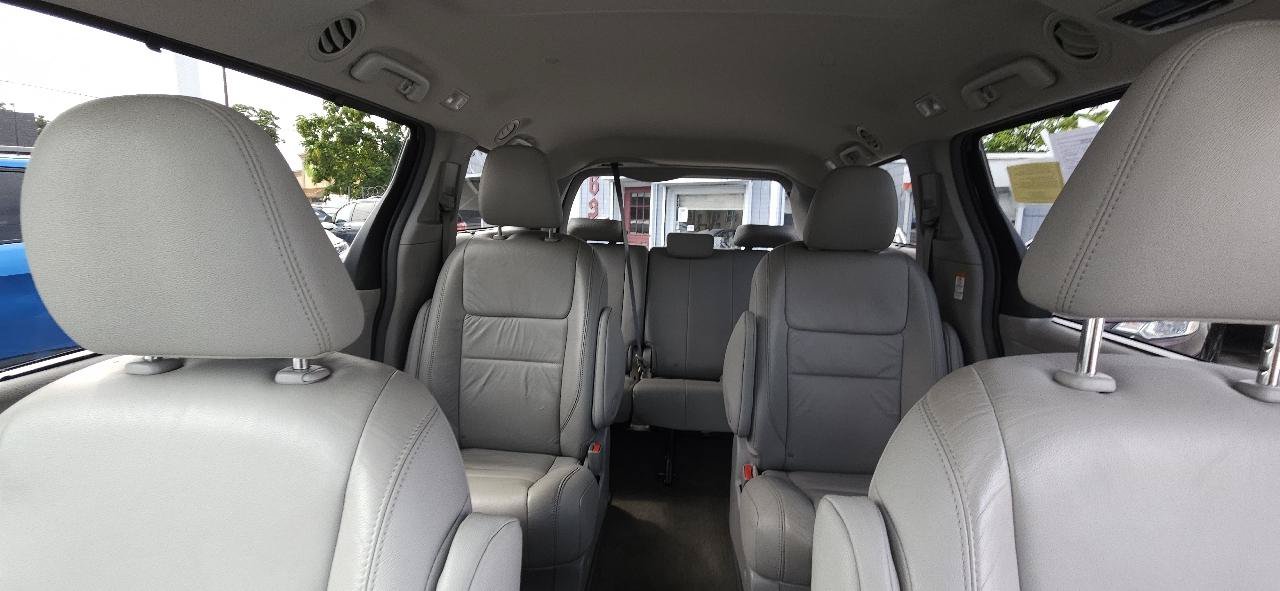 Used 2017 Toyota Sienna XLE w/ XLE Navigation Package AWD/4WD image 41