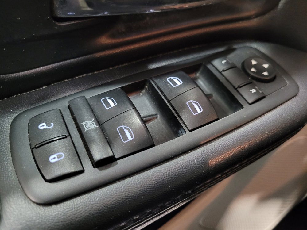 Used 2015 Dodge Grand Caravan SXT w/ Rear Park Assist Package FWD image 27