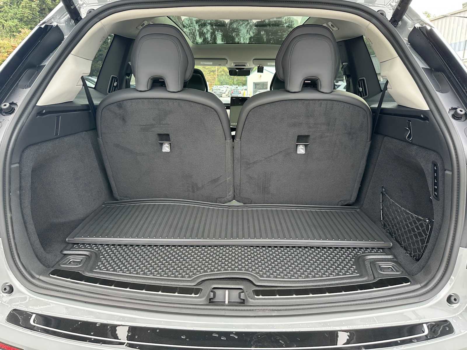 New 2025 Volvo EX90 Ultra w/ Protection Package Premier image 14