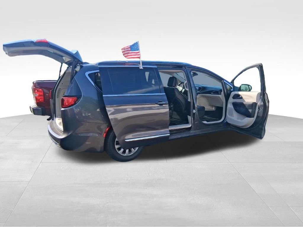 Used 2018 Chrysler Pacifica Touring-L FWD image 24