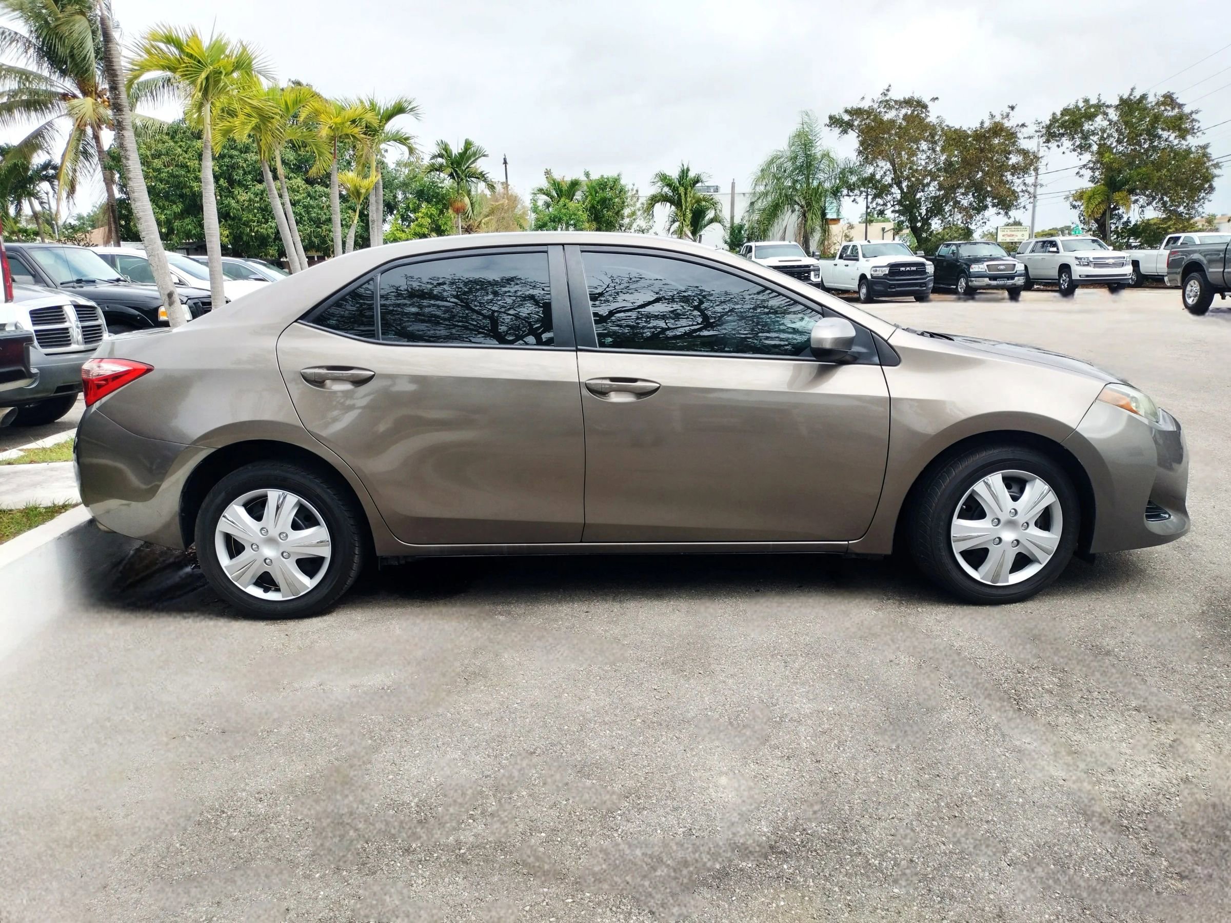 Used 2017 Toyota Corolla LE image 8