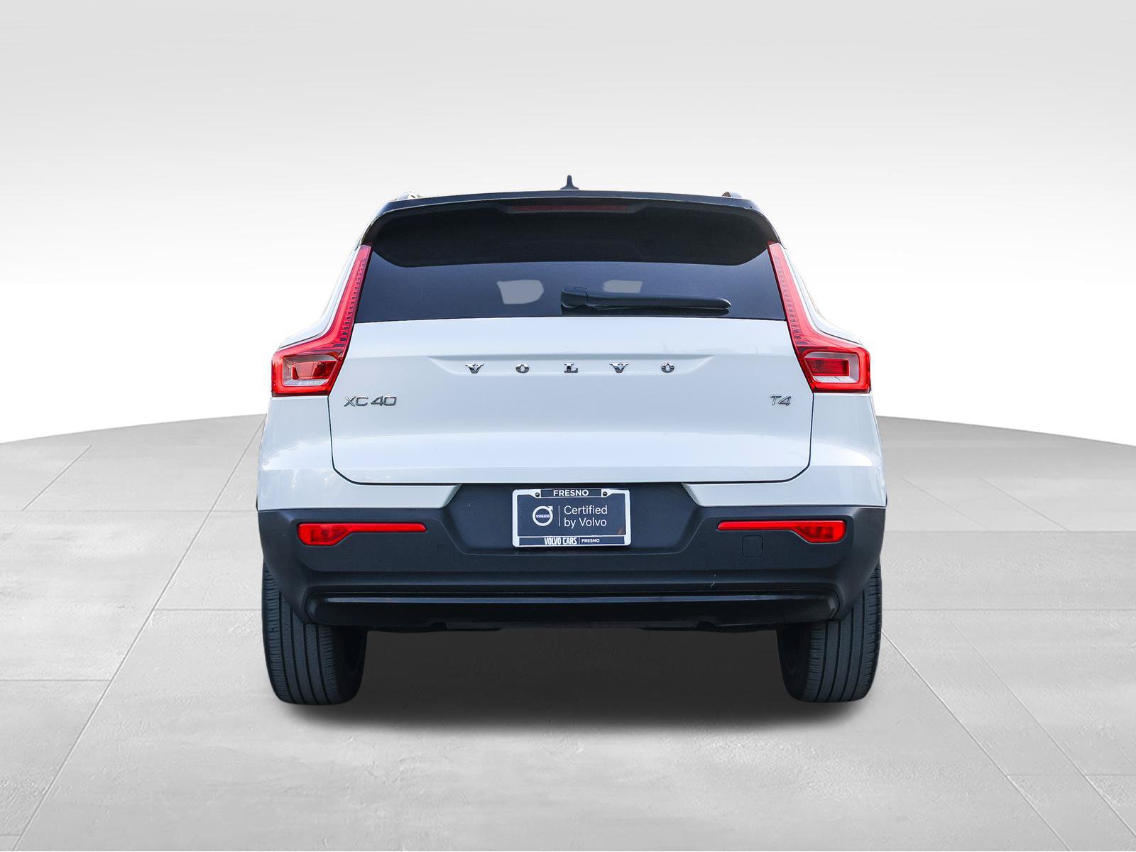 Used 2022 Volvo XC40 T4 R-Design w/ Advanced Package FWD image 7