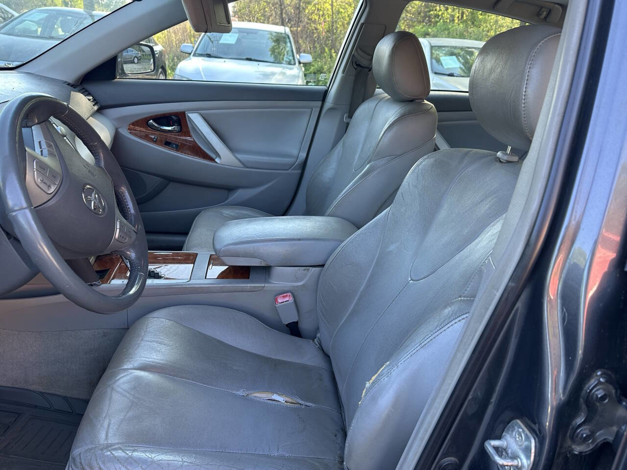Used 2011 Toyota Camry XLE w/ XLE Extra-Value Pkg #2 image 9