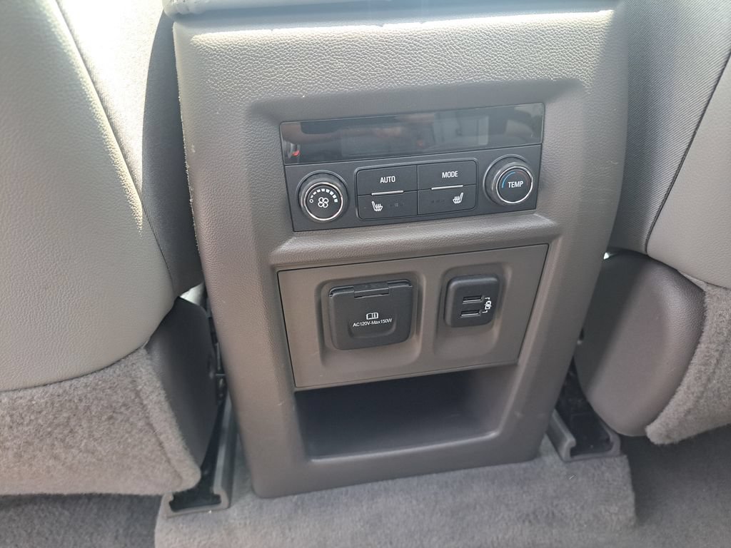 Used 2019 Chevrolet Traverse Premier w/ Driver Confidence II Package FWD image 33