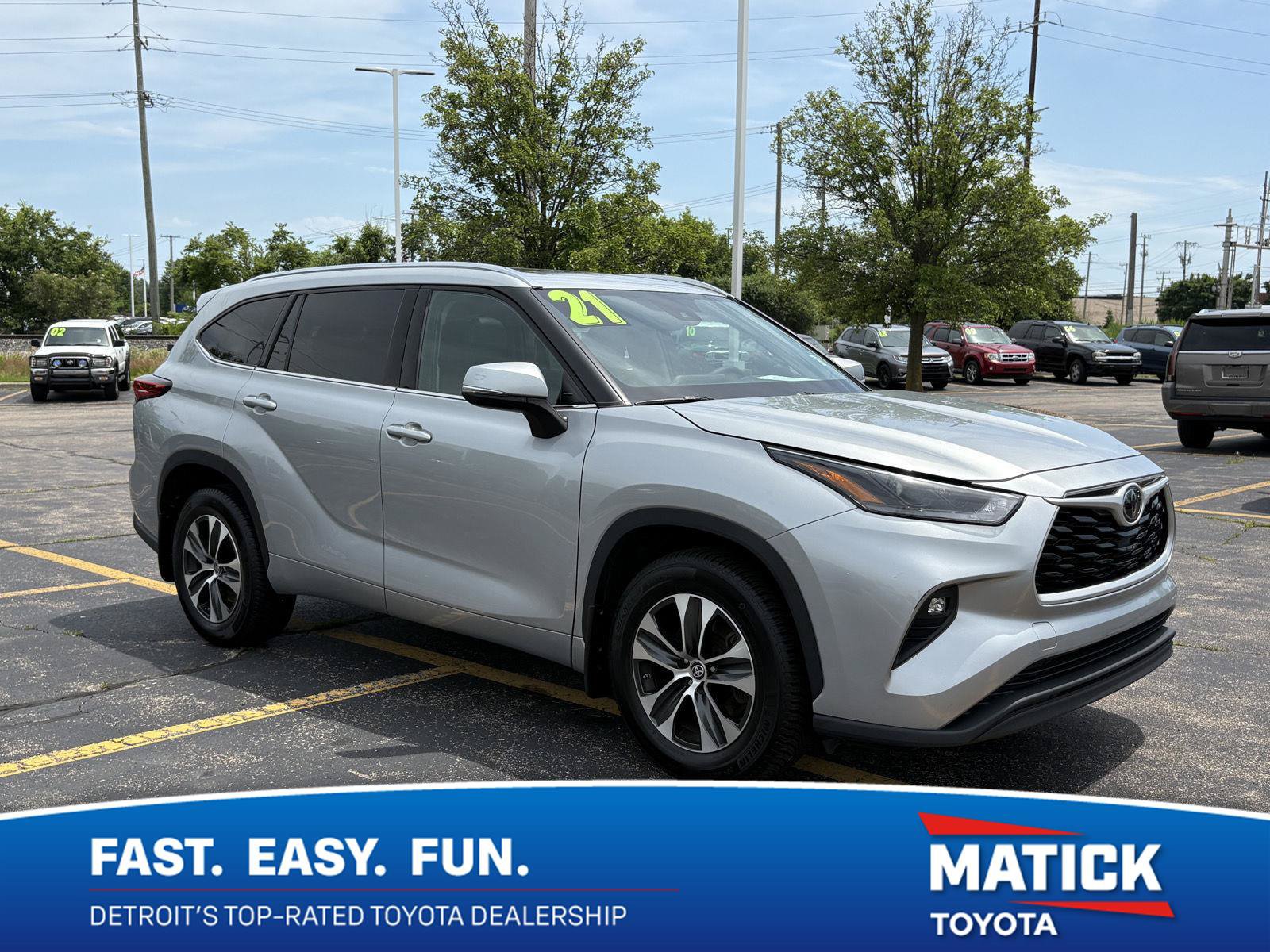 Used 2021 Toyota Highlander XLE AWD/4WD image 1