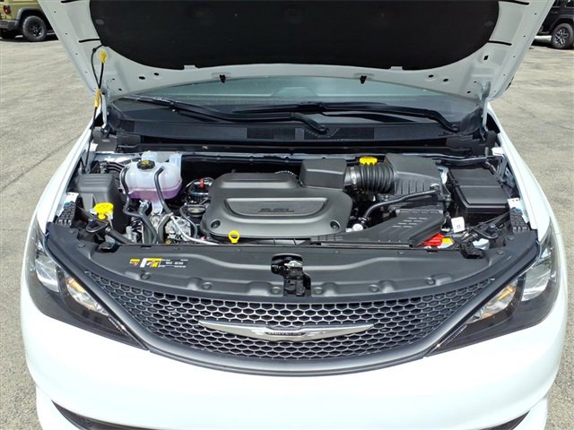 New 2026 Chrysler Voyager LX image 9