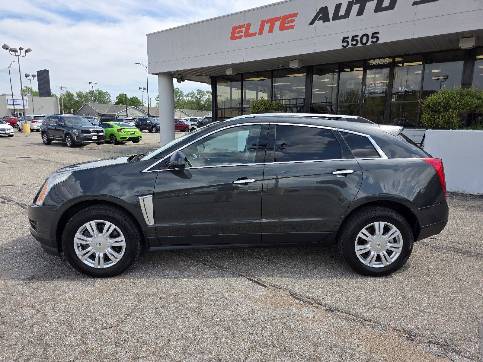 Used 2016 Cadillac SRX Luxury w/ Driver Awareness Package FWD image 8