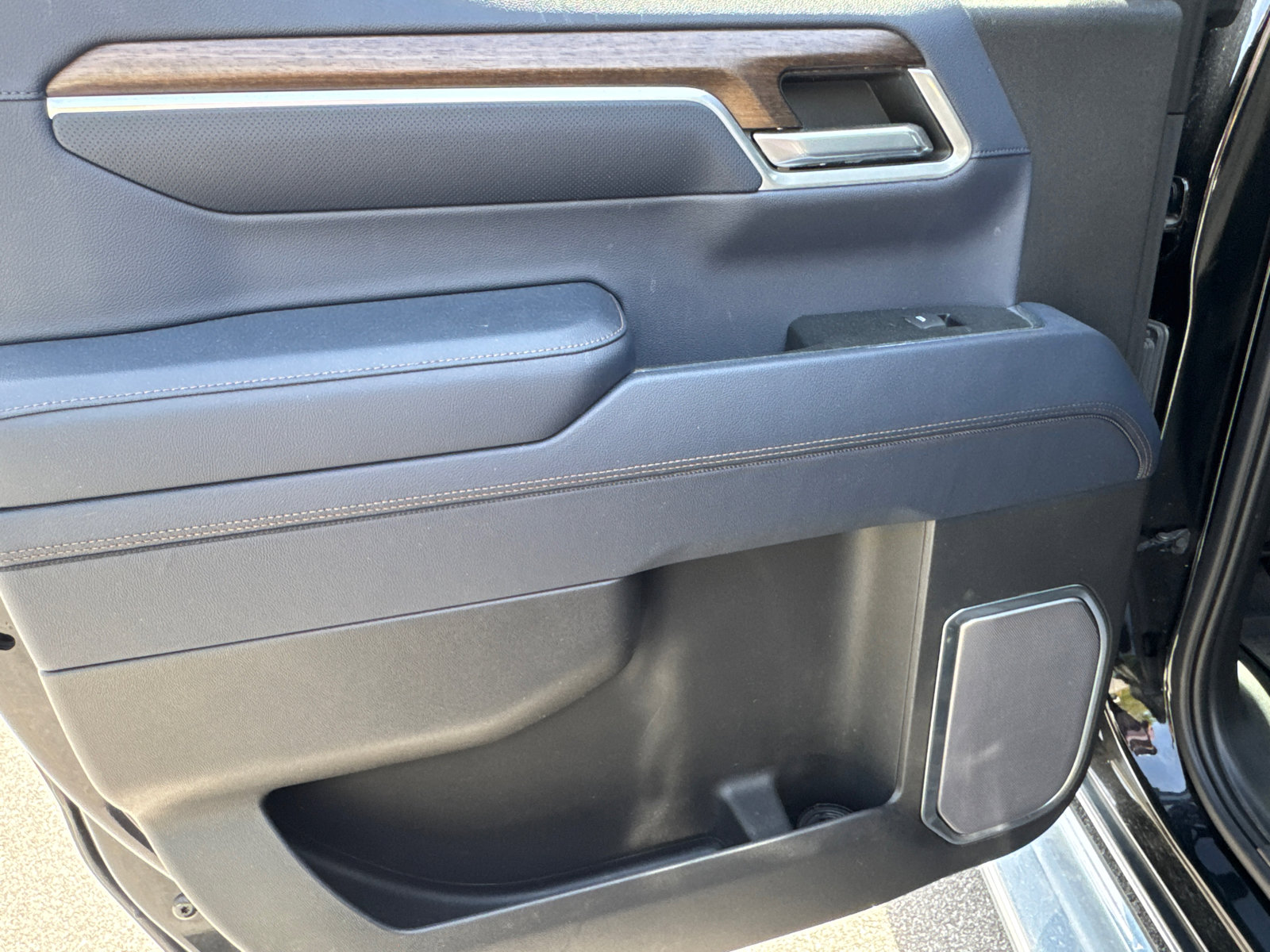 Used 2022 Chevrolet Silverado 1500 High Country w/ High Country Premium Package image 25