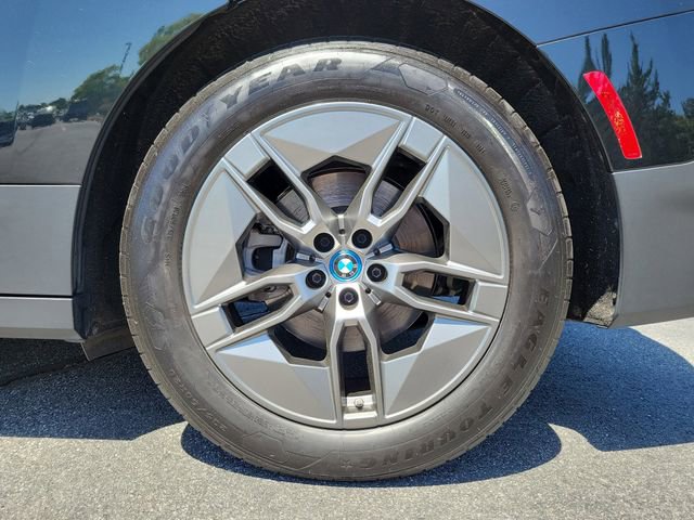 Used 2022 BMW iX xDrive50 w/ Dynamic Handling Package image 7