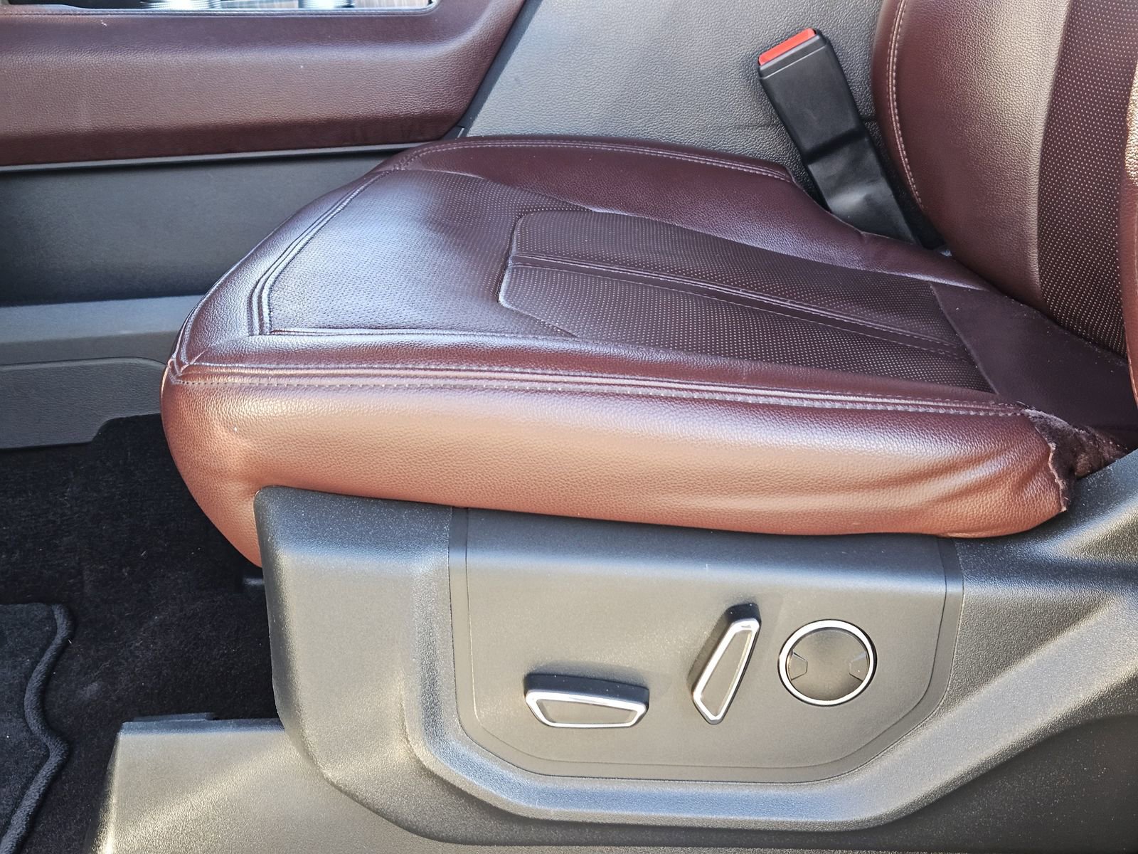 Used 2023 Ford Expedition Limited image 31