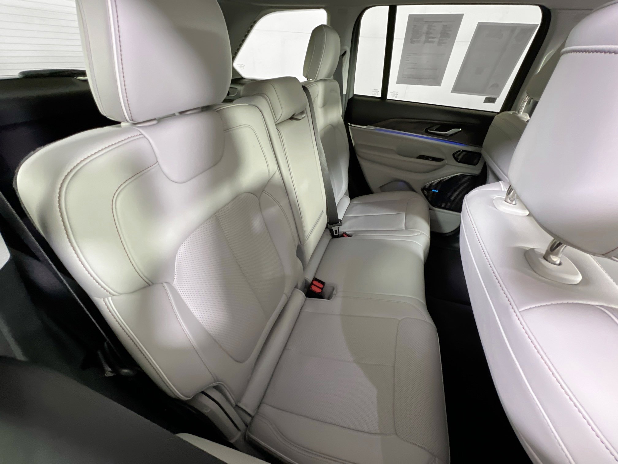 Used 2022 Jeep Grand Cherokee Overland image 27