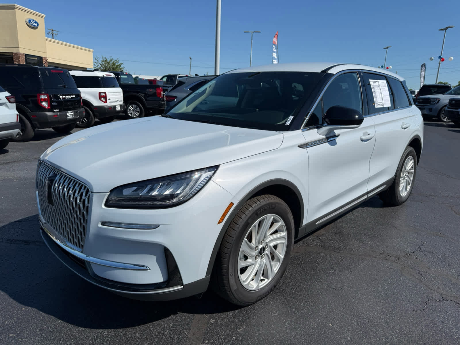 Used 2025 Lincoln Corsair AWD image 21