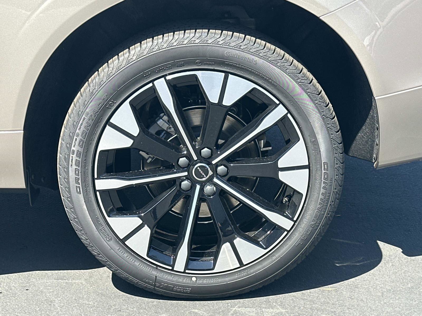 New 2026 Volvo XC60 B5 Plus w/ Protection Package Premier AWD/4WD image 23
