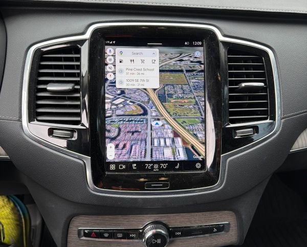 Used 2023 Volvo XC90 B6 Ultimate w/ Protection Package Premier image 12