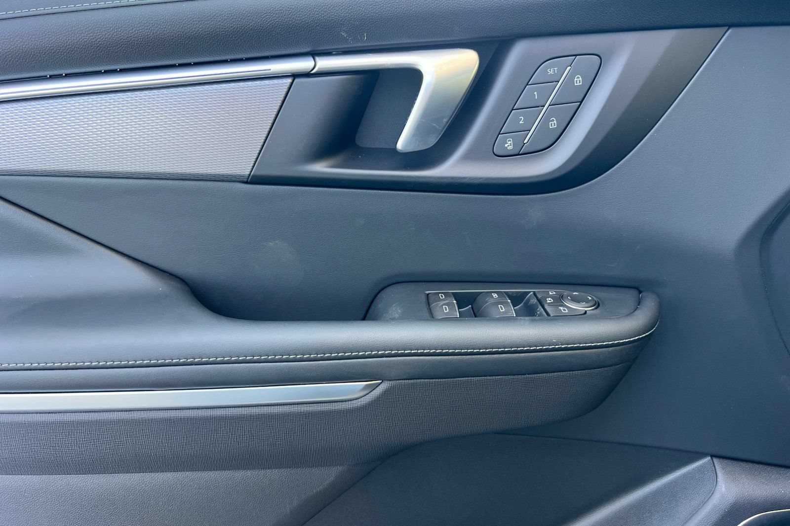 New 2026 Buick Enclave Sport Touring w/ Power Package FWD image 8