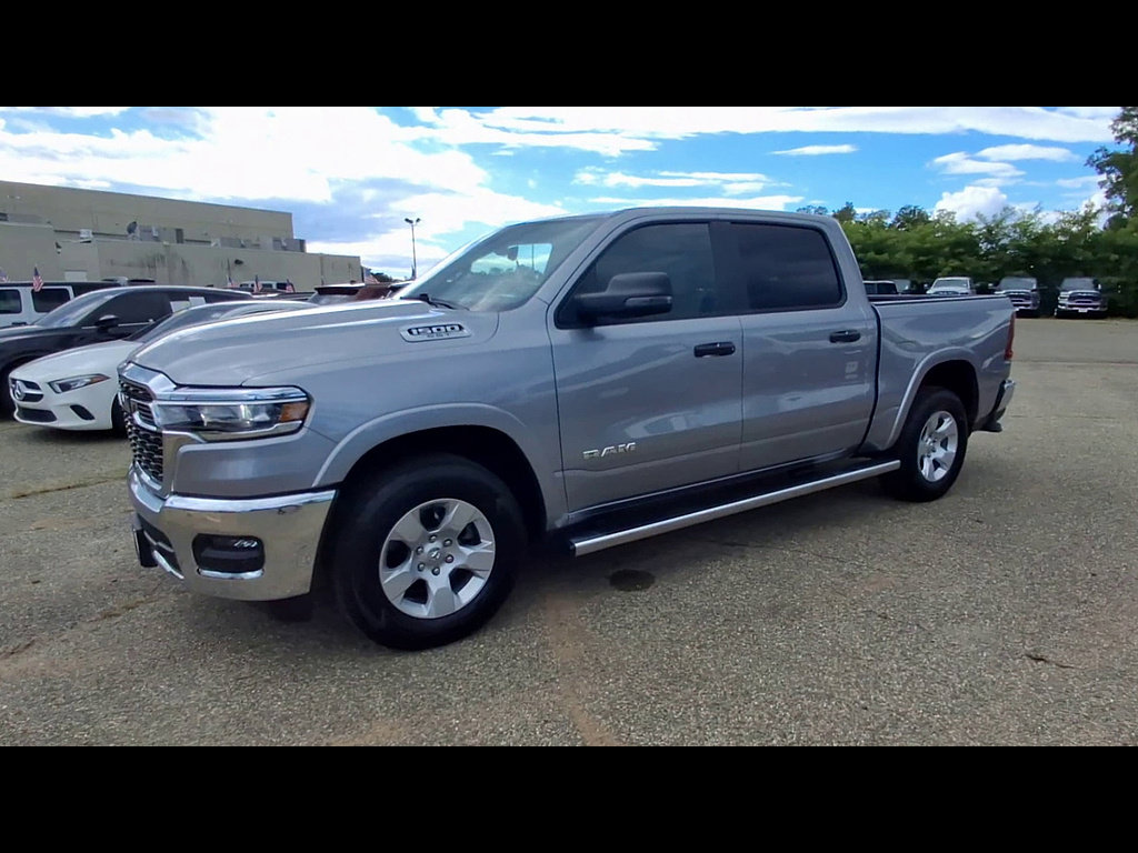 Used 2025 RAM 1500 Big Horn AWD/4WD image 4